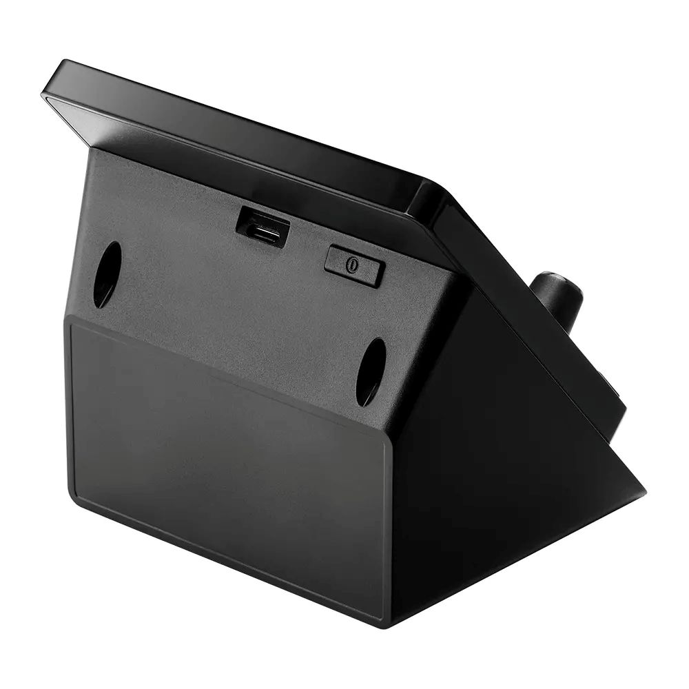 Ein schwarzes elektronisches Gerät mit einem Power-Knopf und USB-Anschluss. Es hat zwei Löcher und eine glänzende Frontplatte.