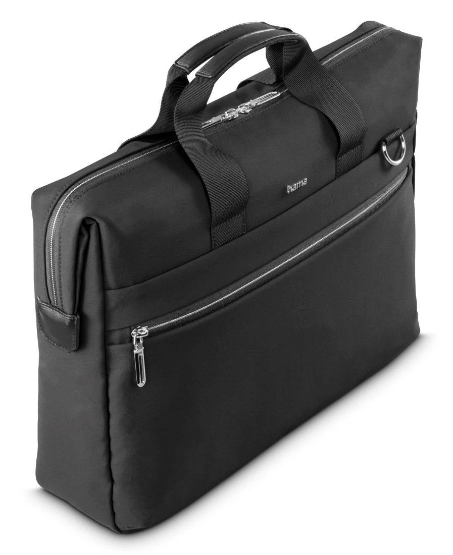 Czarna teczka Hama, widok pod kątem. Posiada uchwyt, srebrne zamki i D-ring z boku.