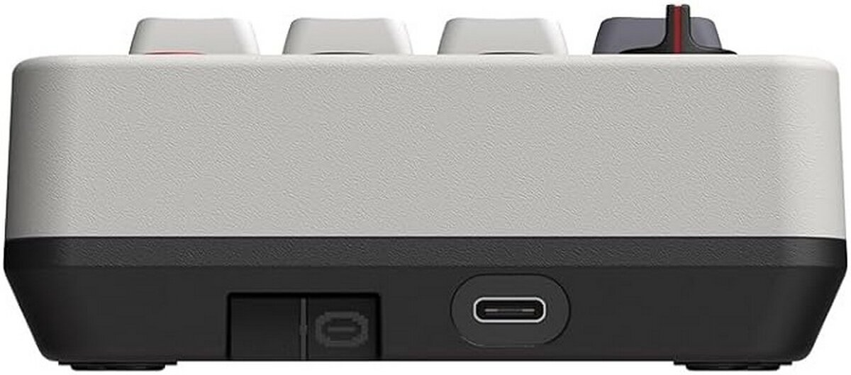 Spód białego i szarego 8BitDo Retro Numpad.