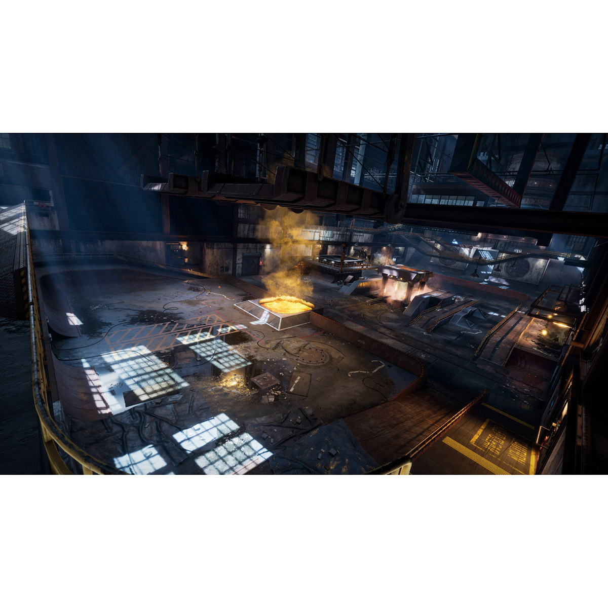 Interior industrial con metal fundido. Vista aérea de una planta de fábrica con maquinaria, pasarelas y luces brillantes.