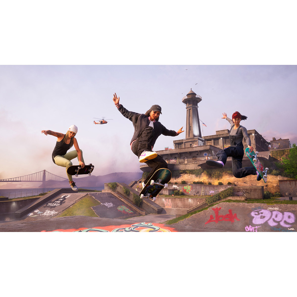 Tres patinadores saltan en el aire en un parque de patinaje. Un faro, un puente y un helicóptero están en el fondo.