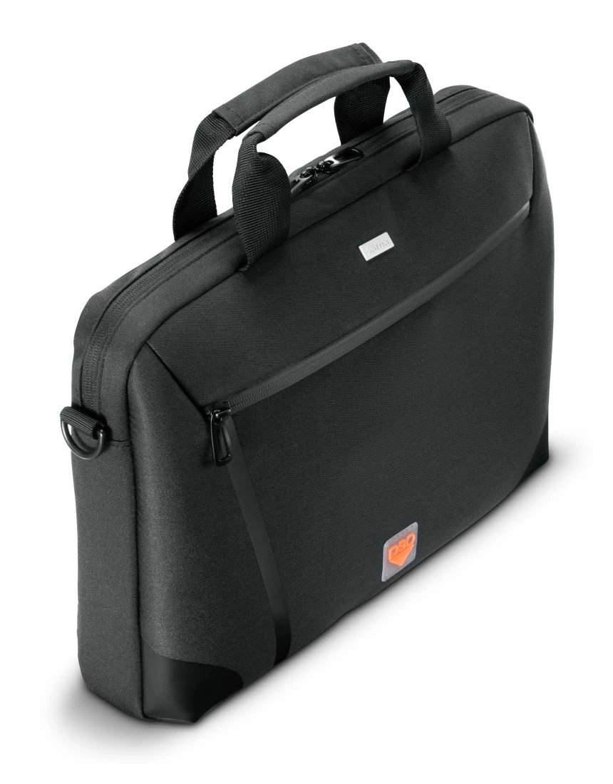 Czarna torba na laptopa z uchwytem, zamkiem błyskawicznym i pomarańczowym logo. Posiada mocowanie paska na ramię. Torba jest na białym tle.