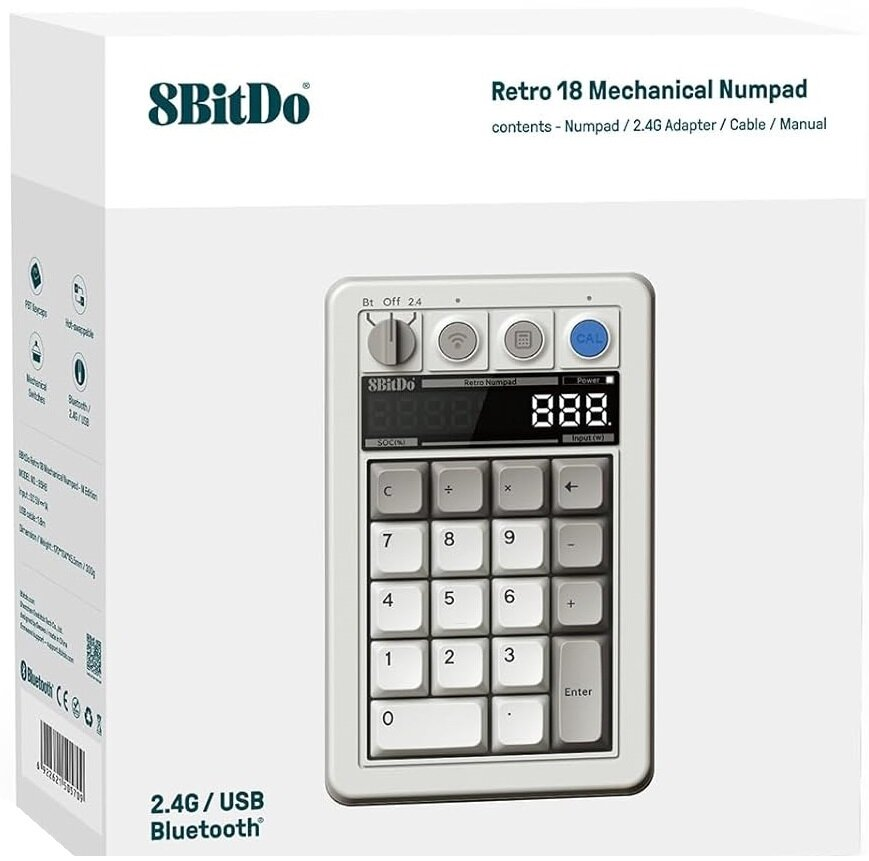 Białe pudełko z klawiaturą numeryczną w stylu retro. Klawiatura numeryczna jest w kolorze złamanej bieli i ma układ w stylu kalkulatora.