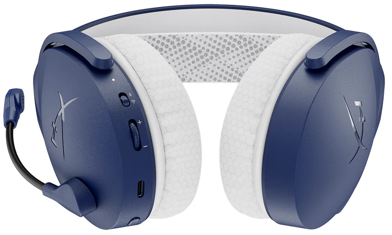 Fejhallgató, felülnézet, a vezérlők láthatók. Kék, fehér, fekete. HyperX logó.