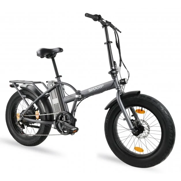 Szary rower elektryczny, składany SHARP z dużymi oponami, ustawiony pod kątem.