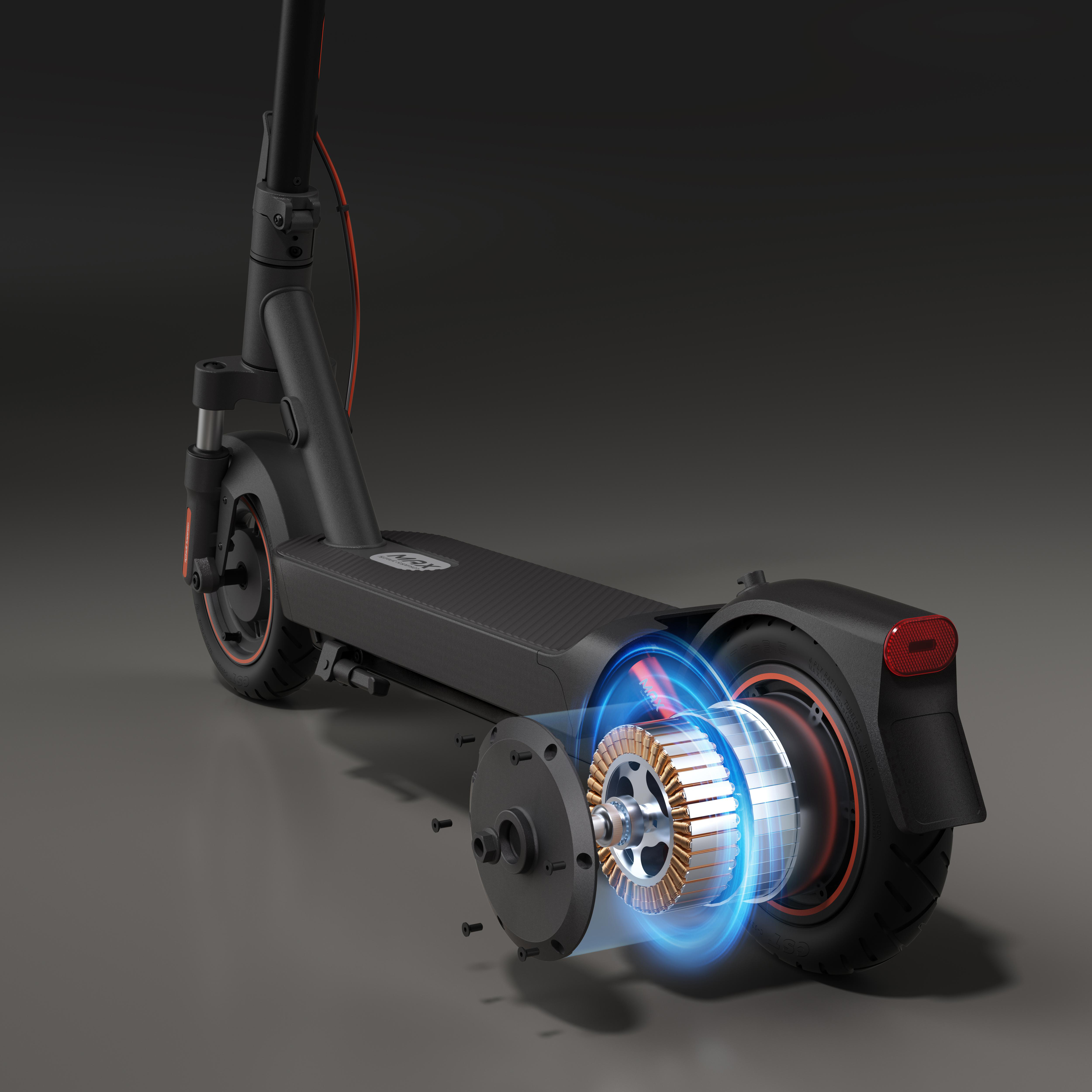 Zerlegter Elektroroller. Schwarzer Roller mit hervorgehobenen Motorkomponenten. Sichtbare Motorteile. Grauer Hintergrund.