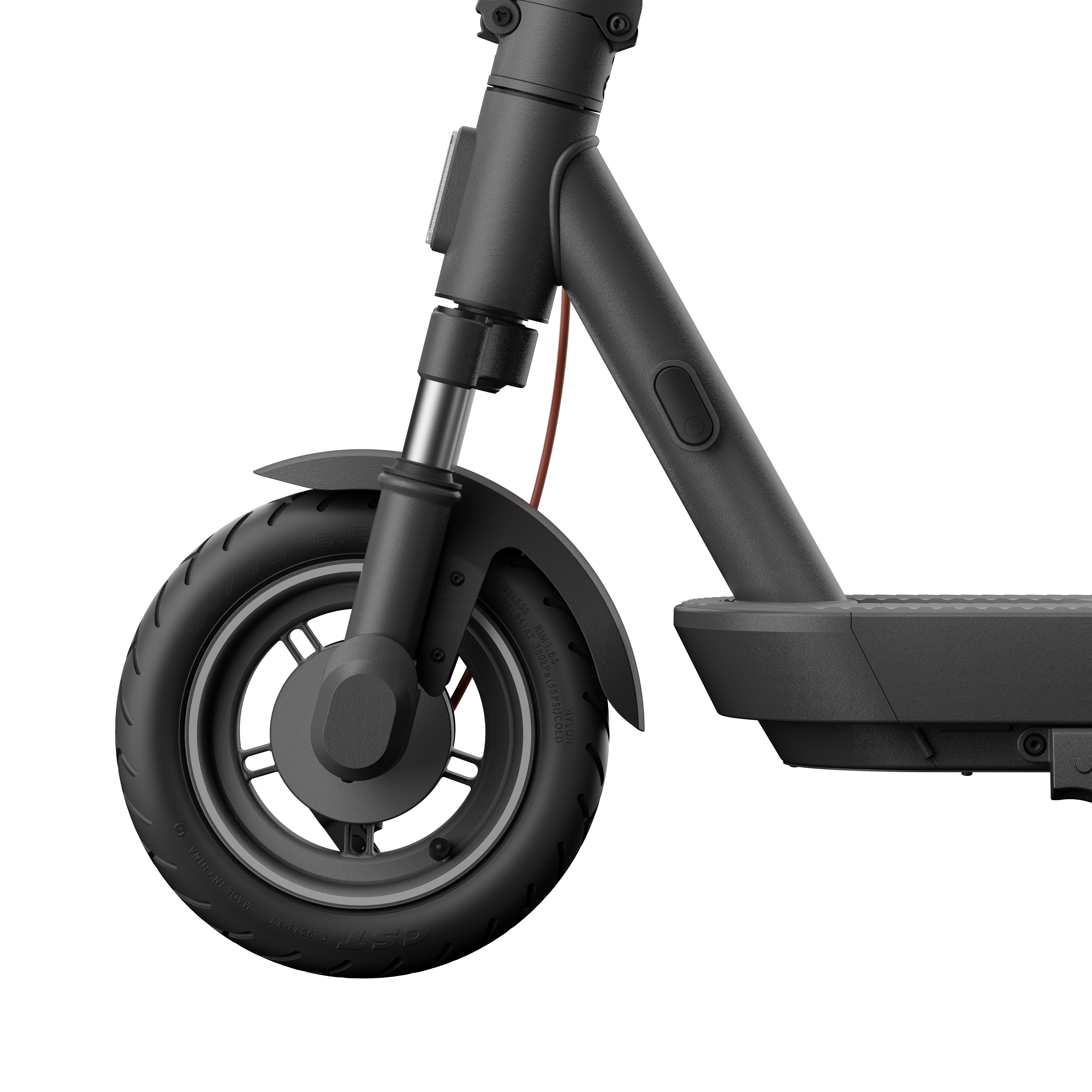 Nahaufnahme des Vorderrads und der Federung eines schwarzen E-Scooters. Der Reifen ist schwarz.