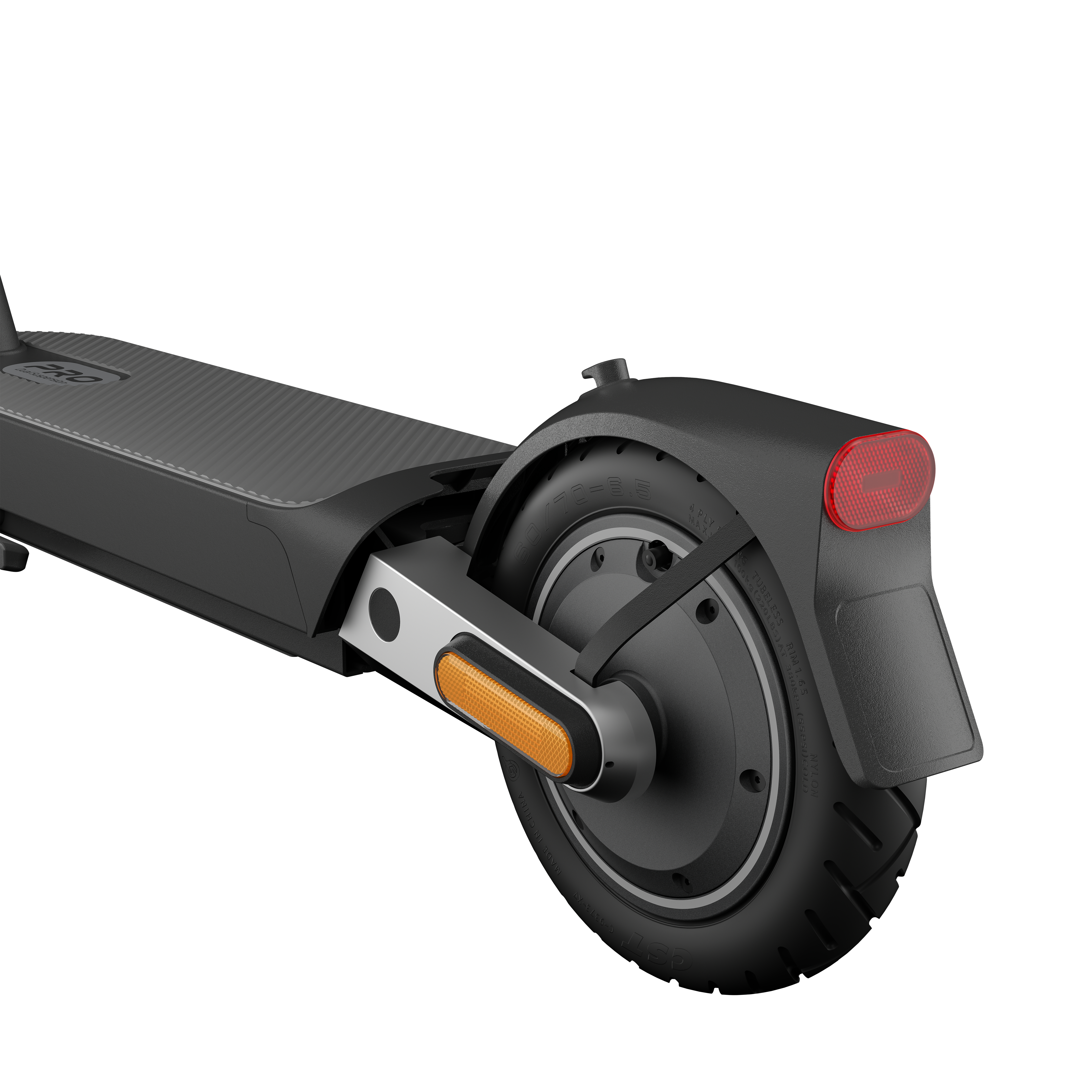 E-Scooter-Hinterrad. Schwarzer Reifen, graue und orangefarbene Akzente. Rotes Licht am Kotflügel.