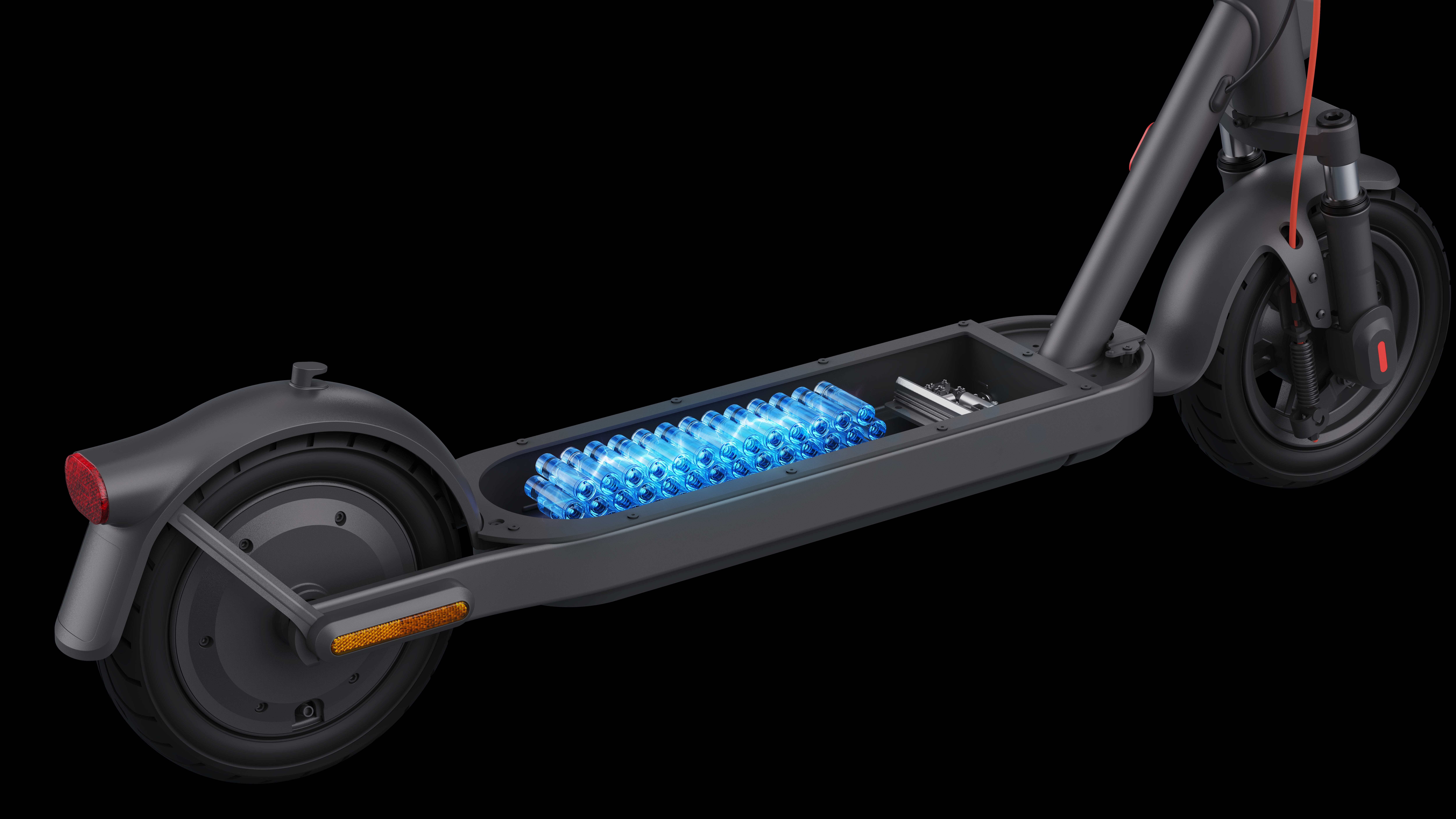 E-Scooter mit sichtbaren Innenkomponenten. Blaues Akkupack im schwarzen Rahmen. Schwarzer Hintergrund.