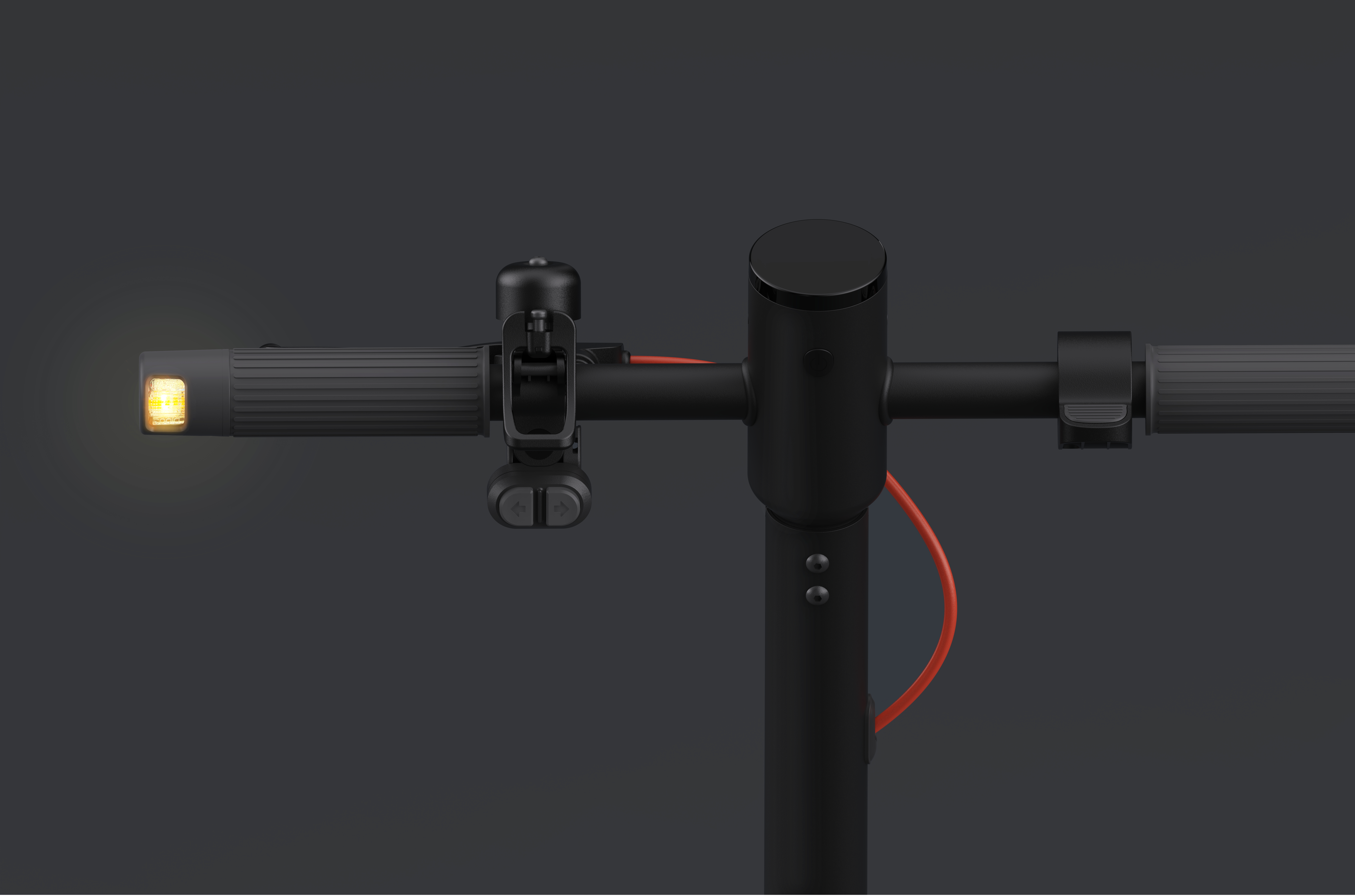 Nahaufnahme des Xiaomi-Rollerlenkers. Enthält Lichter und Bedienelemente. Rotes Kabel.