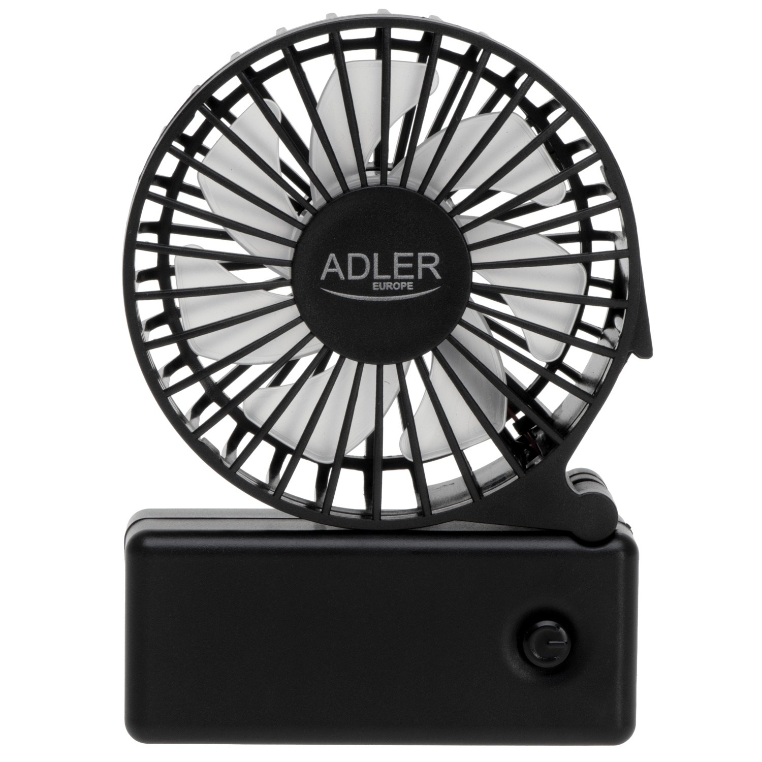 Fekete Adler hordozható ventilátor ADLER EUROPE logóval, fehér lapátokkal.