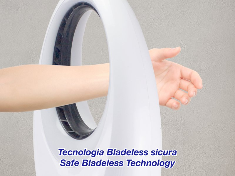 Kéz, amely egy fehér ventilátor belsejébe ér, a lapát nélküli technológiát mutatva.
