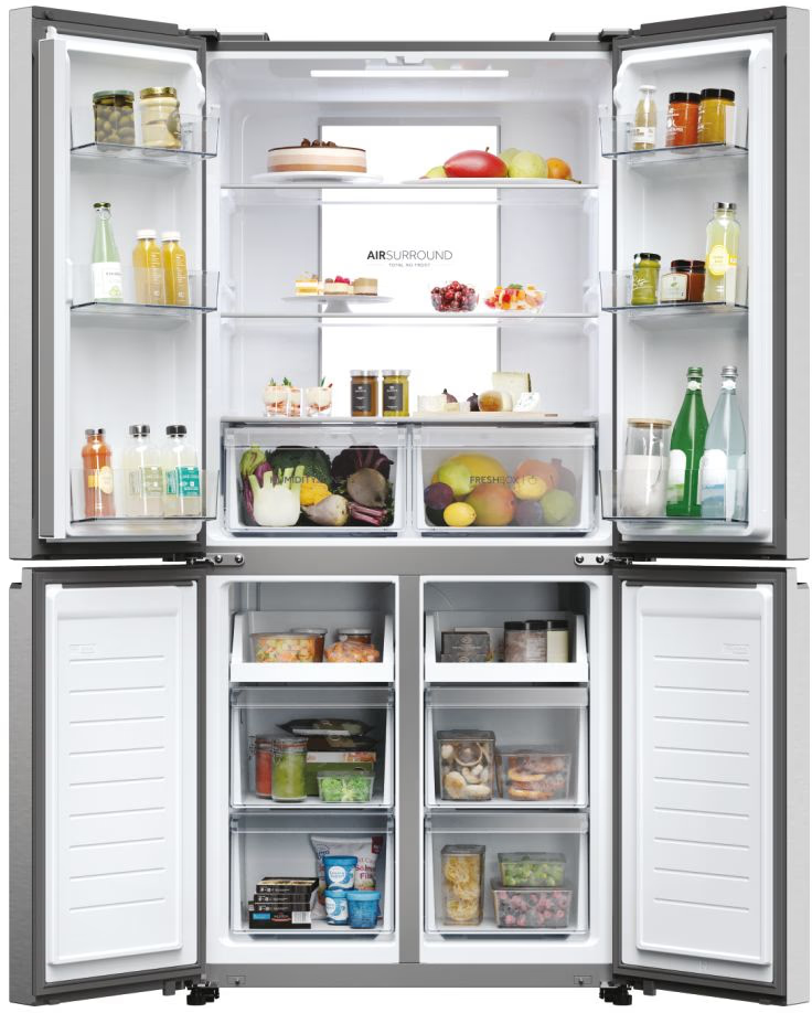 Réfrigérateur Haier ouvert avec aliments. Fruits, légumes et plats préparés stockés sur étagères et dans tiroirs.