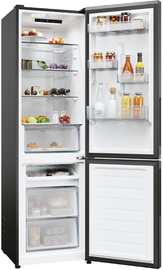 Réfrigérateur ouvert avec plusieurs étagères d'aliments, dont des fruits, légumes et bocaux.