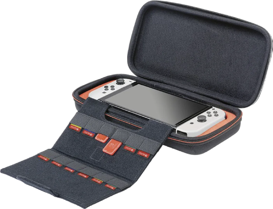 La custodia nera contiene una console Nintendo Switch bianca. La console è aperta, rivelando schermo, controller e cartucce di gioco.