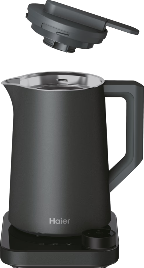 Un bollitore nero su una base nera con manico e pannello di controllo. Haier è scritto sopra.