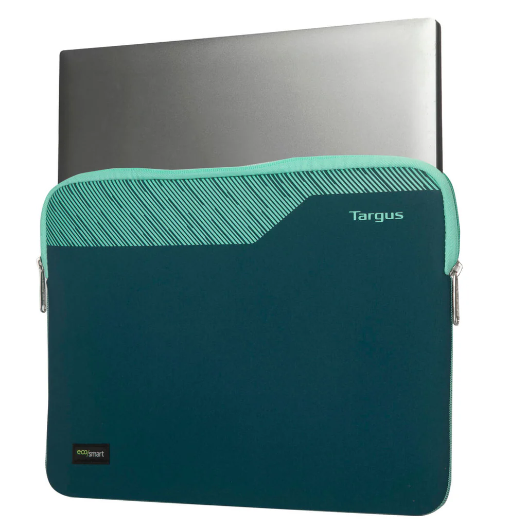 Un portátil insertado parcialmente en una funda Targus de color verde azulado.