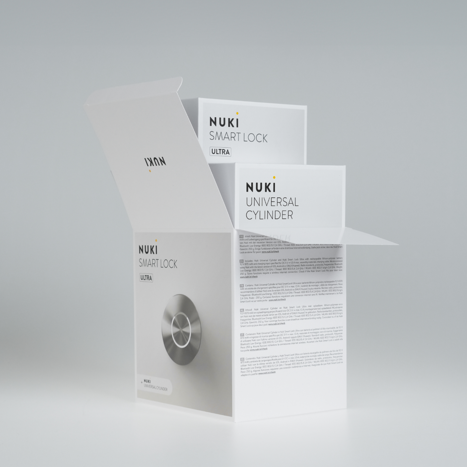 Witte dozen met 'Nuki Smart Lock Ultra' en 'Universal Cylinder' tekst, op een witte ondergrond.