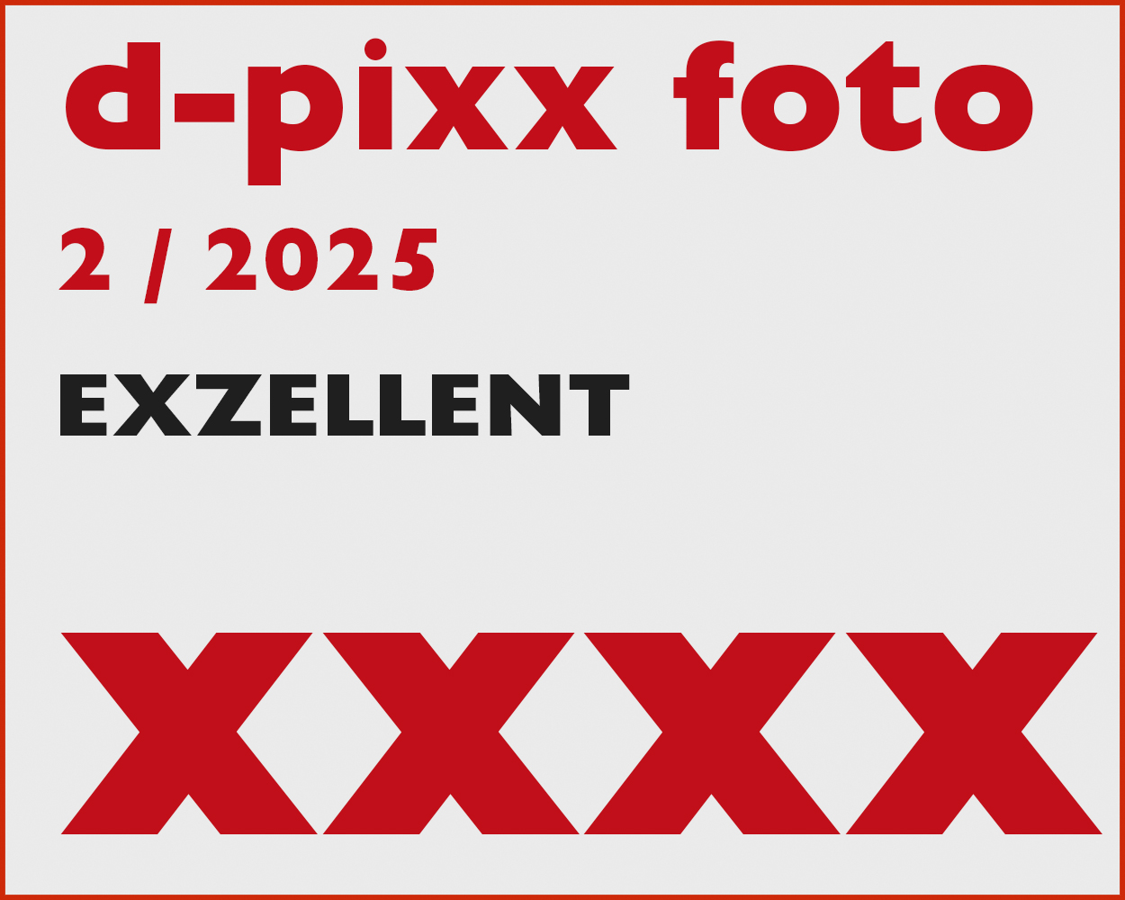 Fond blanc avec texte rouge 'd-pixx foto', '2 / 2025', et 'EXZELLENT'. Quatre X rouges en bas.
