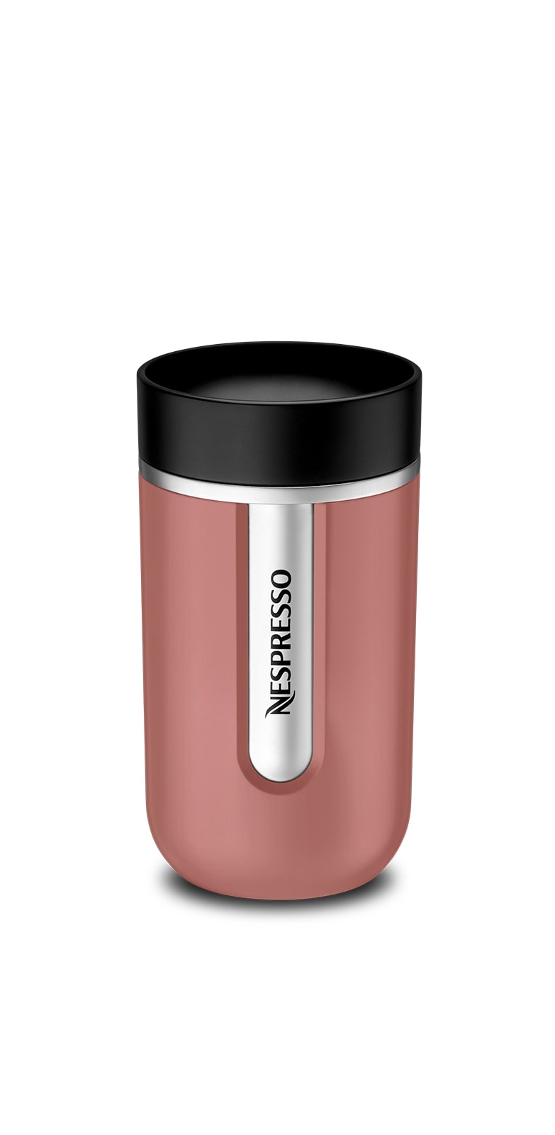 Siyah kapaklı, pembe Nespresso seyahat bardağı ve Nespresso logolu gümüş renkli bir şerit.