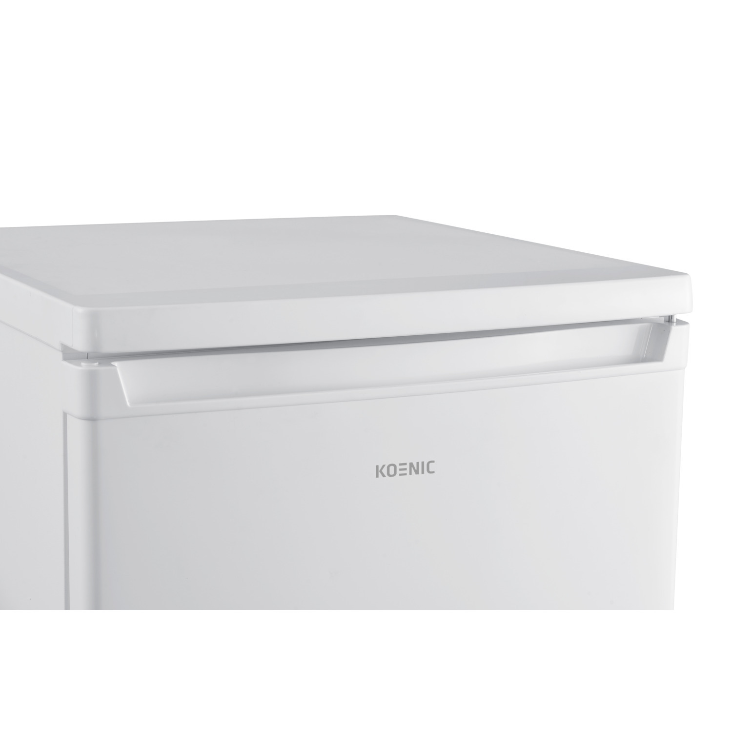 Close-up: White Koenic mini-fridge handle and the word "KOENIC".