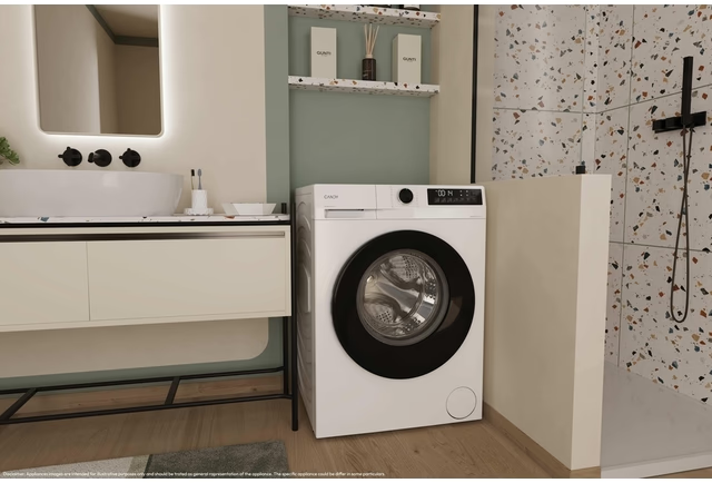 Bagno con lavatrice, lavandino, zona doccia e accessori.