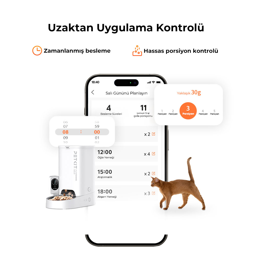 Akıllı telefon ekranında bir kedi için beslenme programı görülüyor. Kahverengi bir kedi yürüyor. Arka planda Petkit mama kabı yer alıyor.