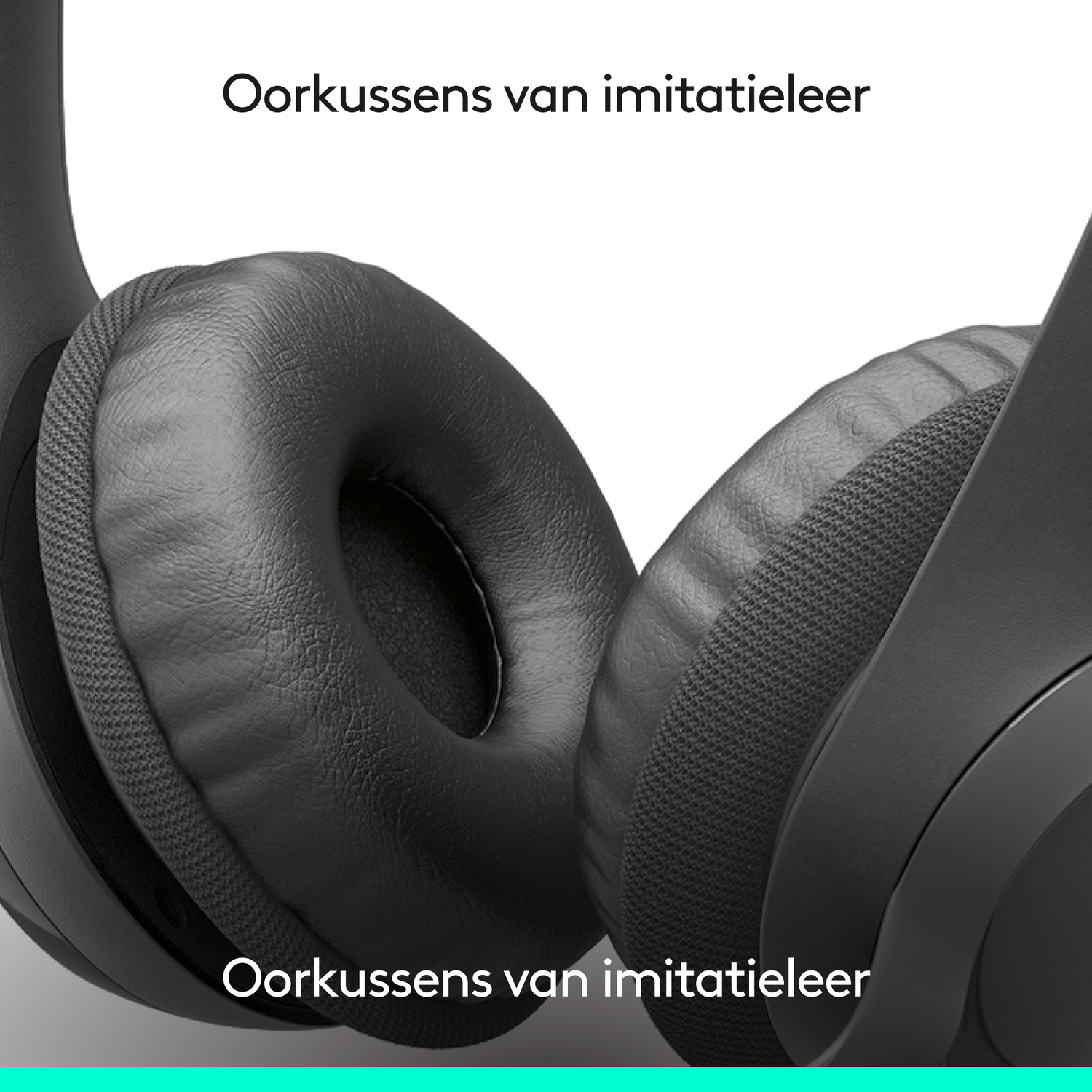 Close-up van zwarte koptelefoon met oorkussens. Tekst: 'Oorkussens van imitatieleer'.