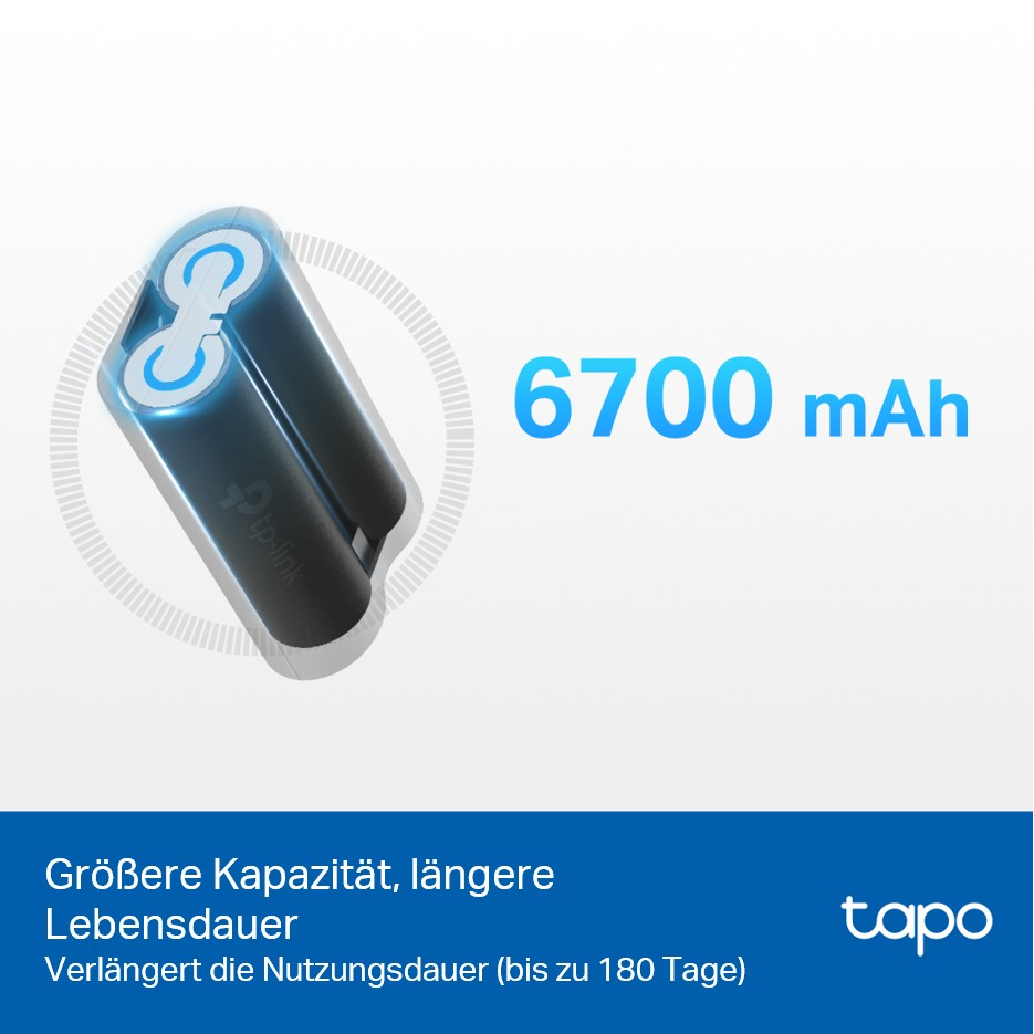 Bild zeigt Batterien und eine Kapazität von 6700 mAh, blaue Highlights und Tapo-Logo.