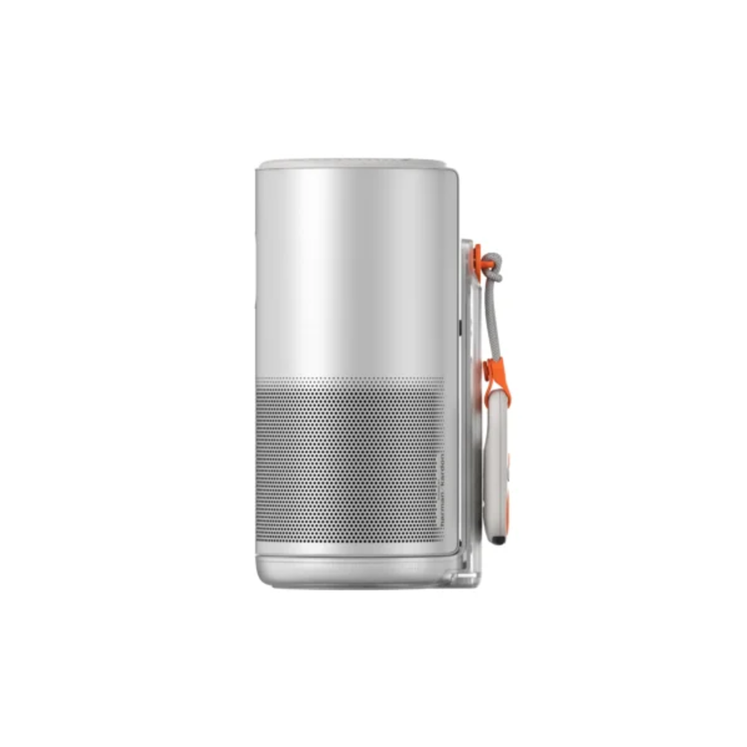 Haut-parleur cylindrique argenté avec moitié inférieure perforée. Poignée orange et grise sur le côté. Fond blanc.
