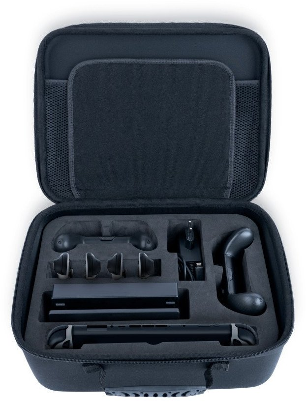 Czarny futerał otwarty z konsolą, kontrolerami, ładowarką i akcesoriami starannie ułożonymi we wkładkach piankowych.