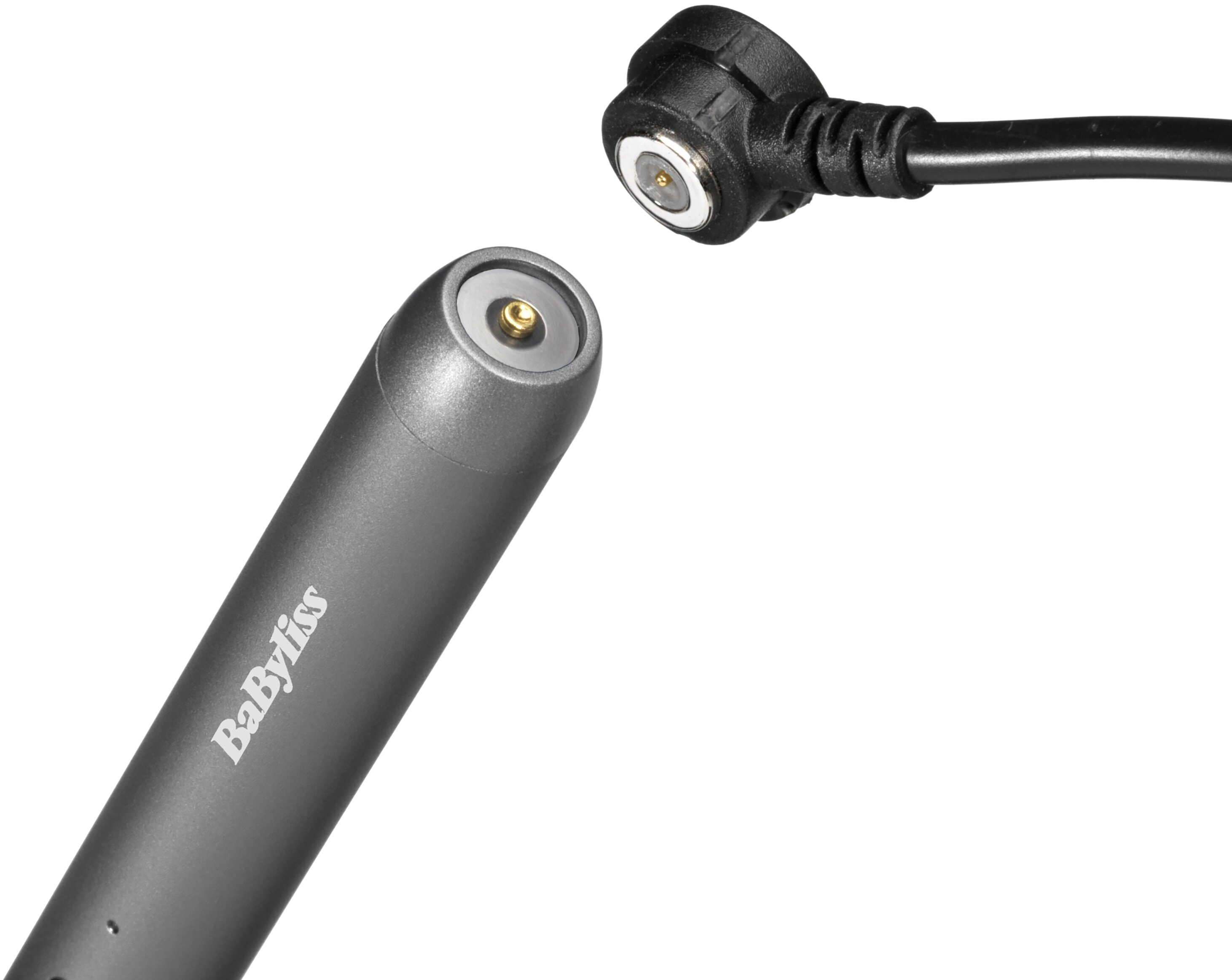 Szare narzędzie do włosów Babyliss z czarnym kablem i złączem na białym tle.