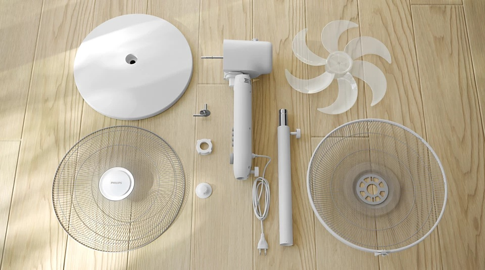 Zdemontowany biały wentylator Philips na drewnie. Części: podstawa, łopatki, silnik i osłona ochronna, z metalowymi akcentami.