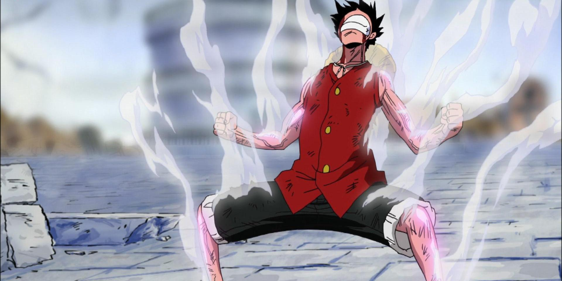 Anime-Figur, rotes Hemd, schwarze Shorts, weißer Verband auf den Augen, Energieeffekte, steht auf einer Plattform mit blauem Hintergrund.