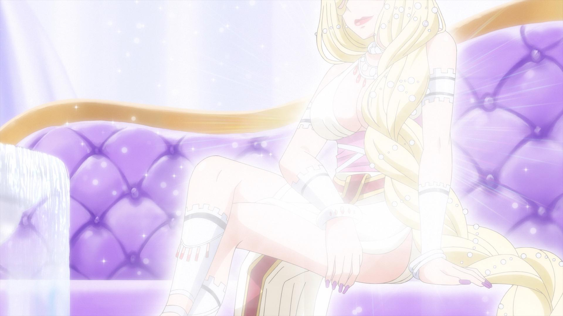 Anime-Frau mit langen blonden Haaren sitzt auf einem lila getufteten Sofa. Sie trägt ein weißes Outfit mit rosa und goldenen Akzenten.