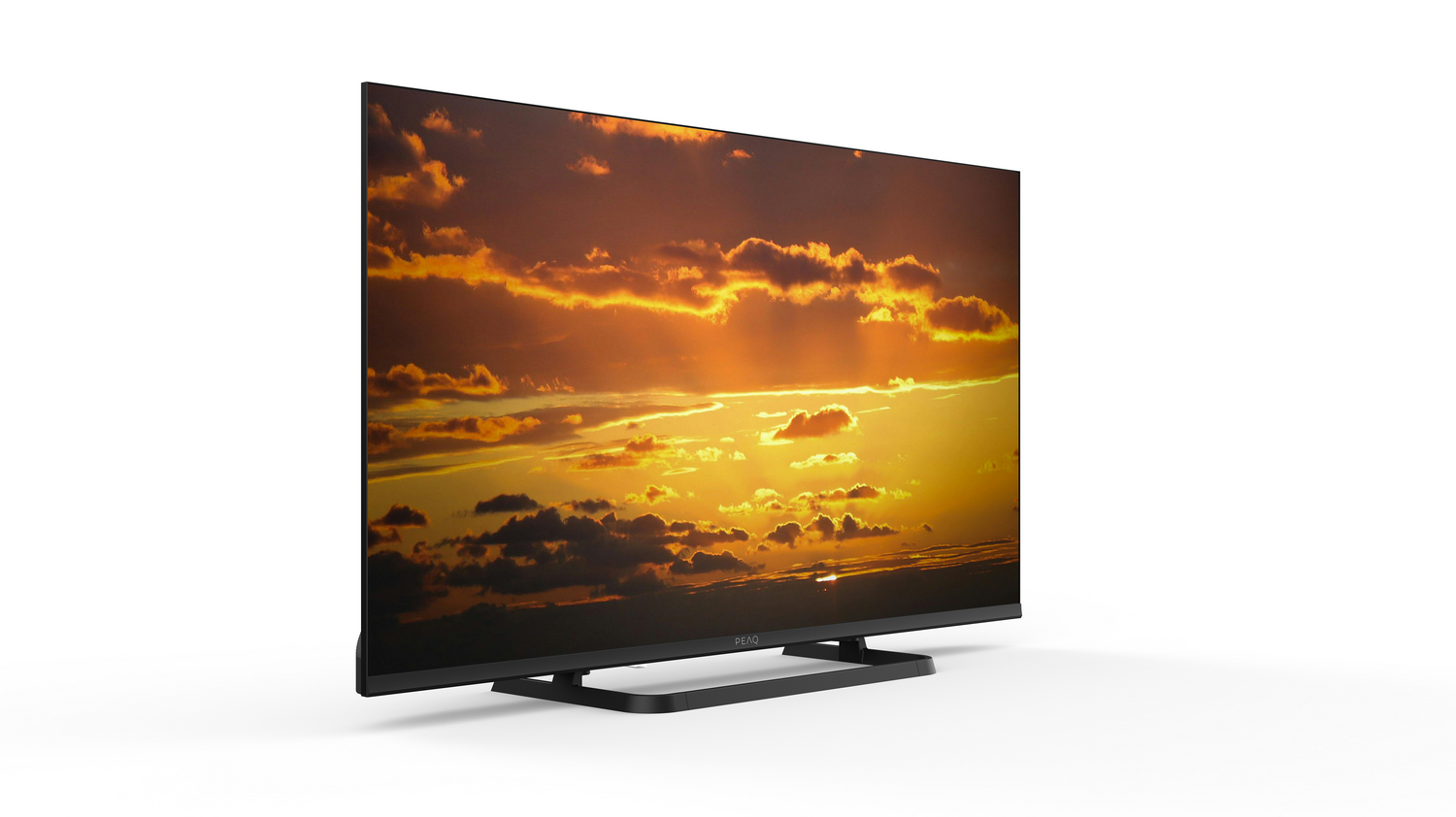 Un televisor muestra una escena de puesta de sol con tonos naranjas y amarillos. El televisor es negro y está sobre una superficie blanca.