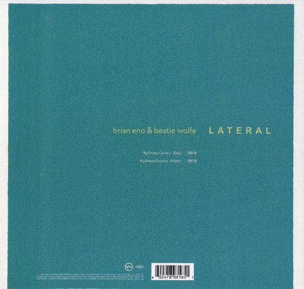 Pochette de l'album "Lateral" de Brian Eno & Beatie Wolfe. Fond turquoise avec texte blanc. Contient les listes des titres et le code-barres.