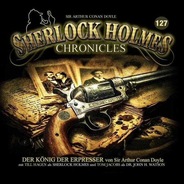 Sherlock Holmes Buchcover. Ein Revolver liegt auf alten Papieren und Fotos, Titel in Goldbuchstaben.