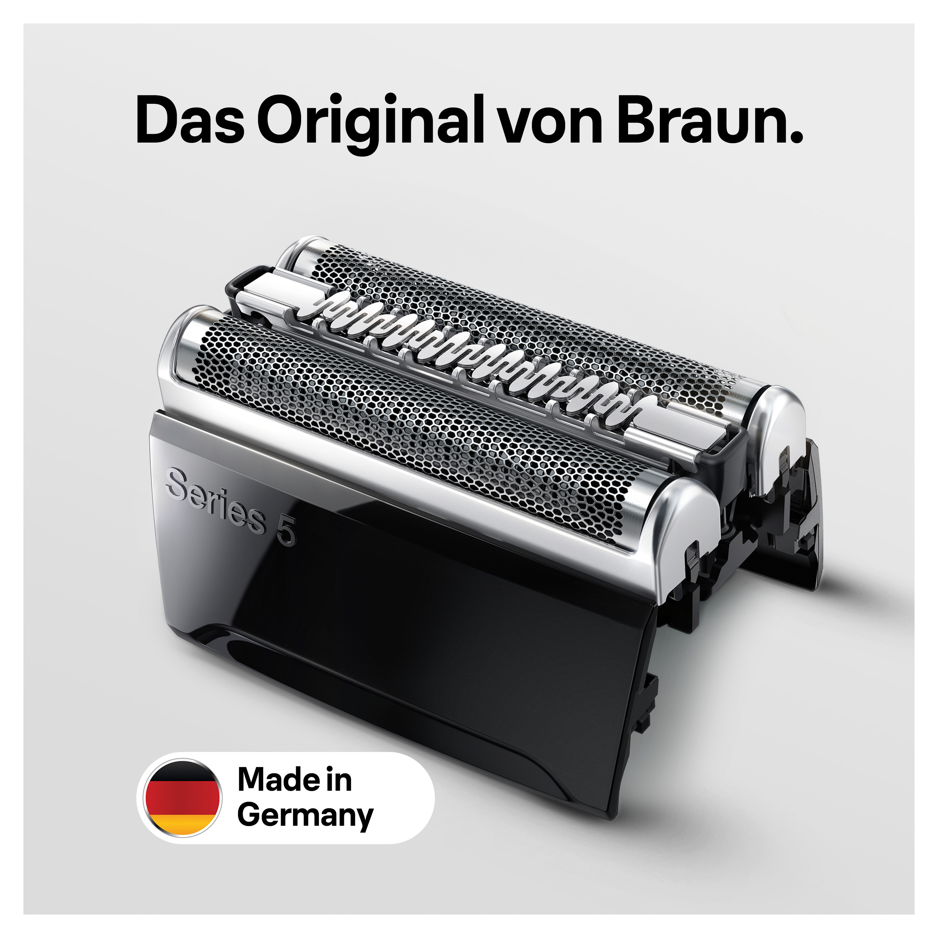 Gros plan de la tête de rasoir Braun Series 5. Maillage argenté, base noire et étiquette 'Made in Germany'.