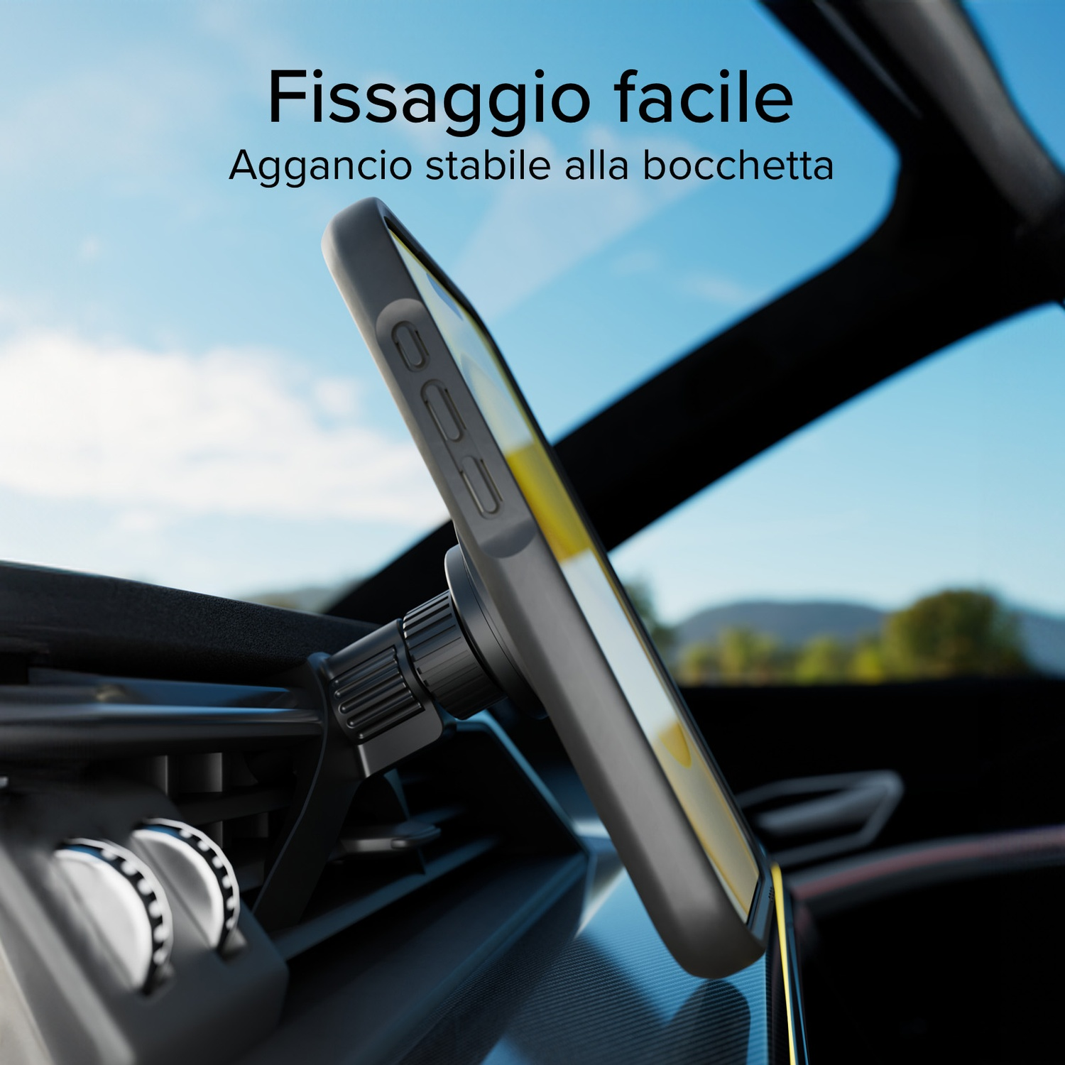 Telefono in un supporto per auto. Il telefono è in una custodia grigia. Lo sfondo è un cielo blu sfocato. Il supporto è fissato a una presa d'aria del cruscotto.