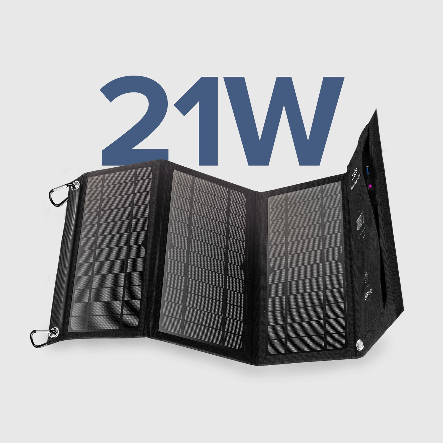 Pannello solare nero aperto, con testo 21W in alto, moschettoni argento e sfondo bianco.