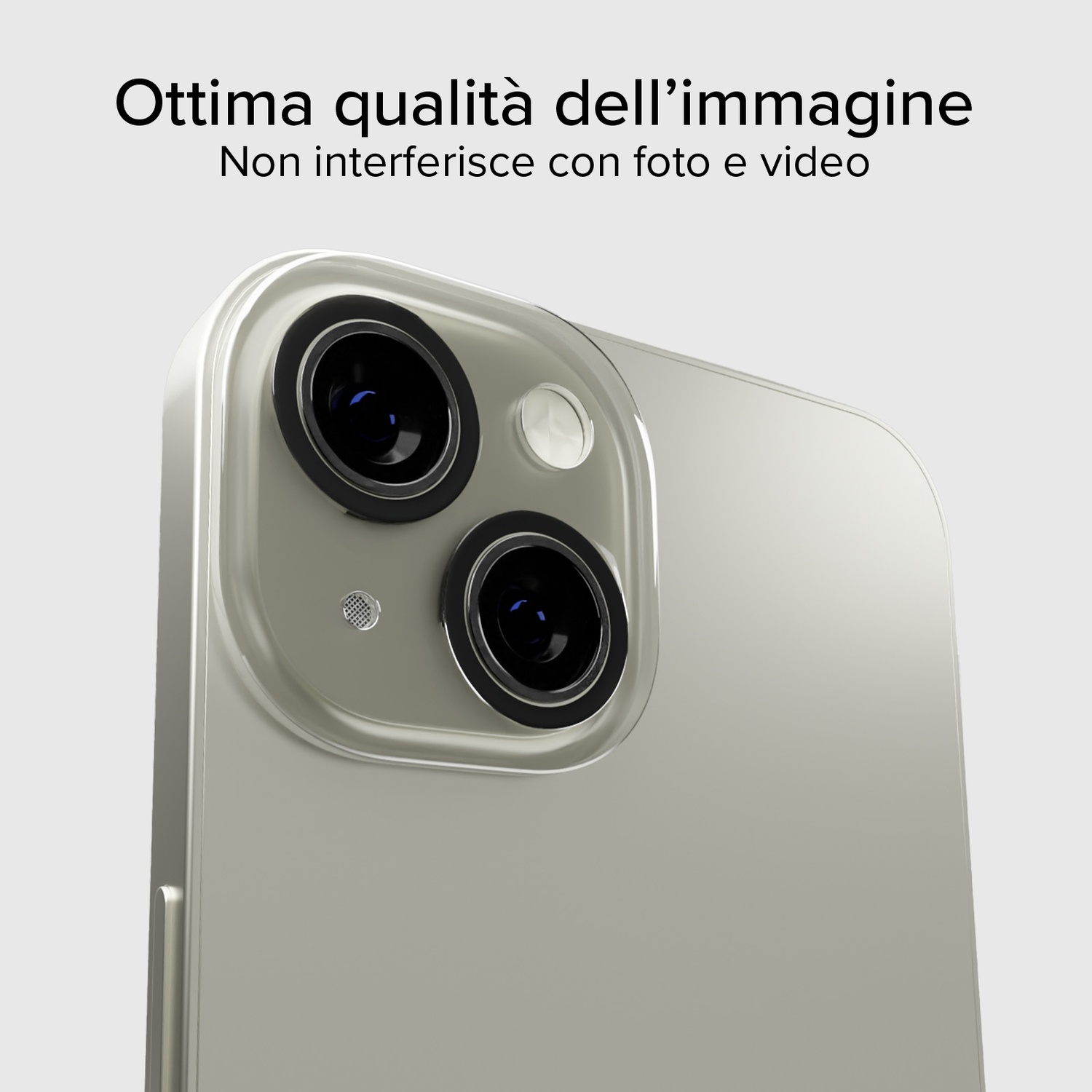 Primo piano del retro del telefono con lenti della fotocamera. Testo in alto: Ottima qualità dell'immagine. Non interferisce con foto e video.