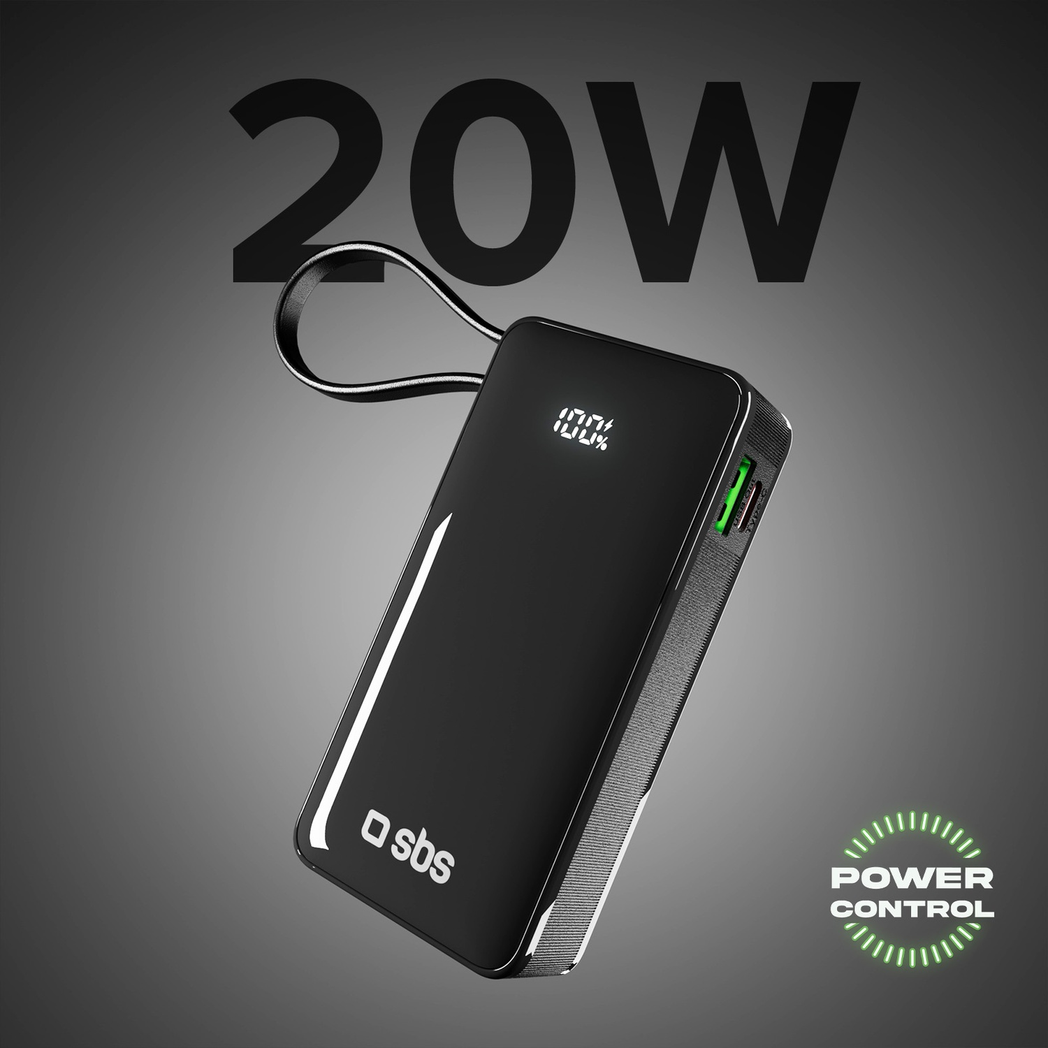 Power bank nera con 20W. Mostra il 100%. Ha un anello e un indicatore di controllo. Il marchio è sbs.