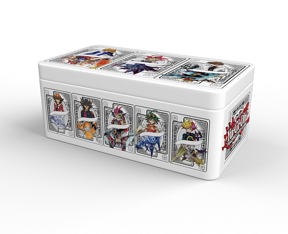 Weiße Yu-Gi-Oh!-Kartenbox mit Charakterillustrationen. Die Box hat das Yu-Gi-Oh!-Logo und Kartenkunst.