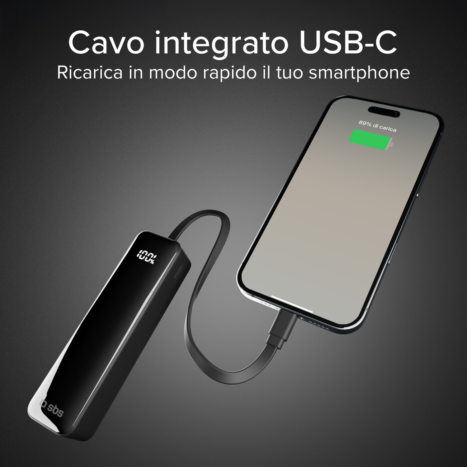 Un power bank nero con un telefono collegato in carica. Il telefono mostra l'89% di carica. Testo: Cavo USB-C integrato, ricarica rapida.