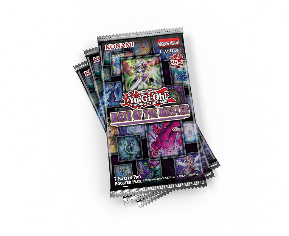 Mehrere Yu-Gi-Oh!-Kartenpackungen, 'Maze of the Master', auf weißem Hintergrund. Packungen sind silber, schwarz mit farbigen Kartenbildern.