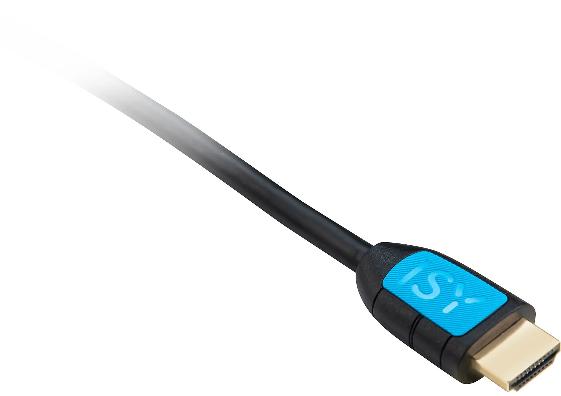 HDMI kábel fehér háttérrel. A kábel fekete, kék csatlakozóval és arany színű porttal.