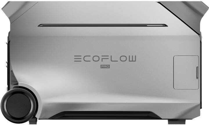 Ezüst EcoFlow Pro fekete kerekekkel, fogantyúval és oldalsó ajtóval. Az elülső részen látható a logó. A háttér egyszerű.