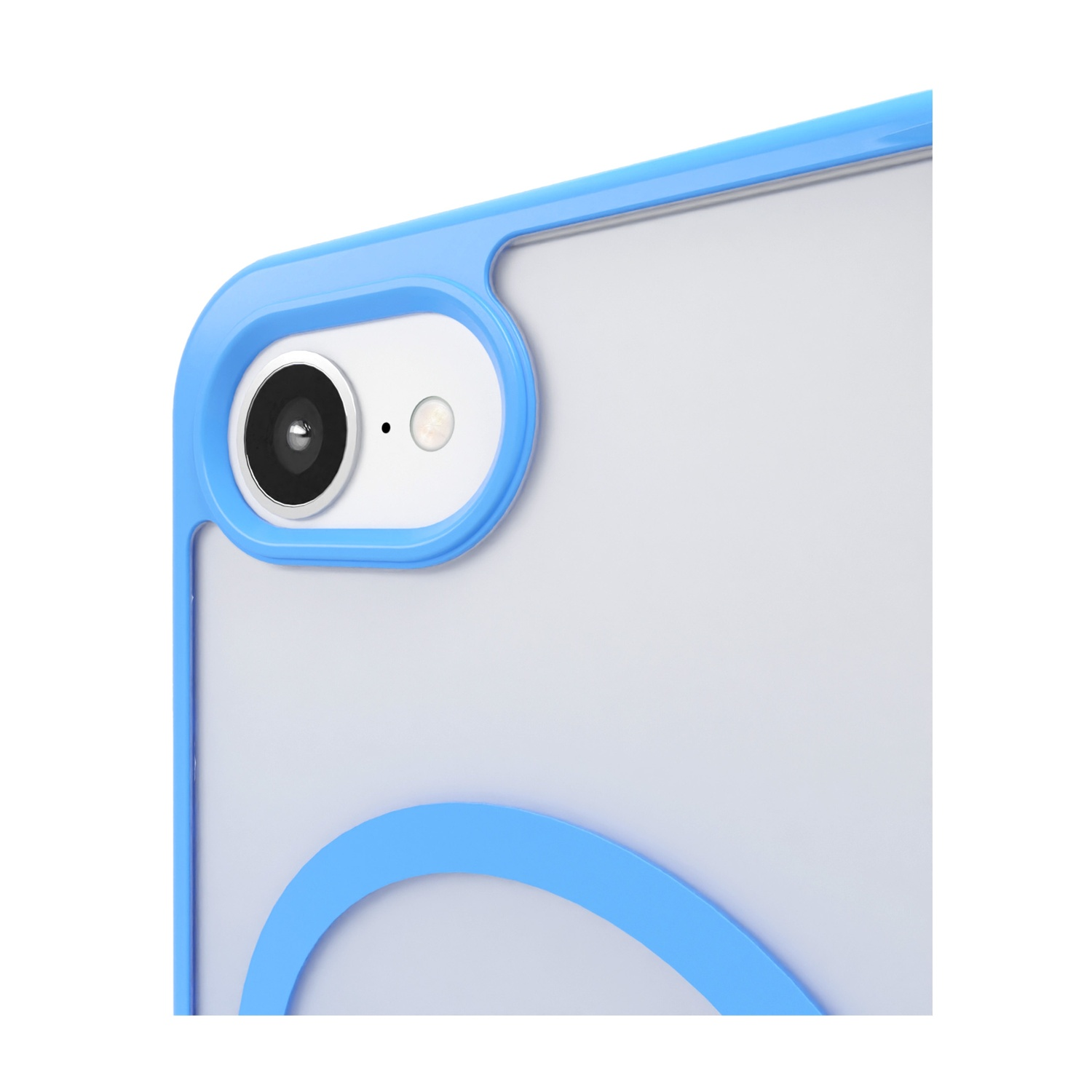 Primo piano di una custodia per telefono con cornice blu. Visibile un obiettivo, un sensore di luce e un design blu curvo su sfondo bianco.