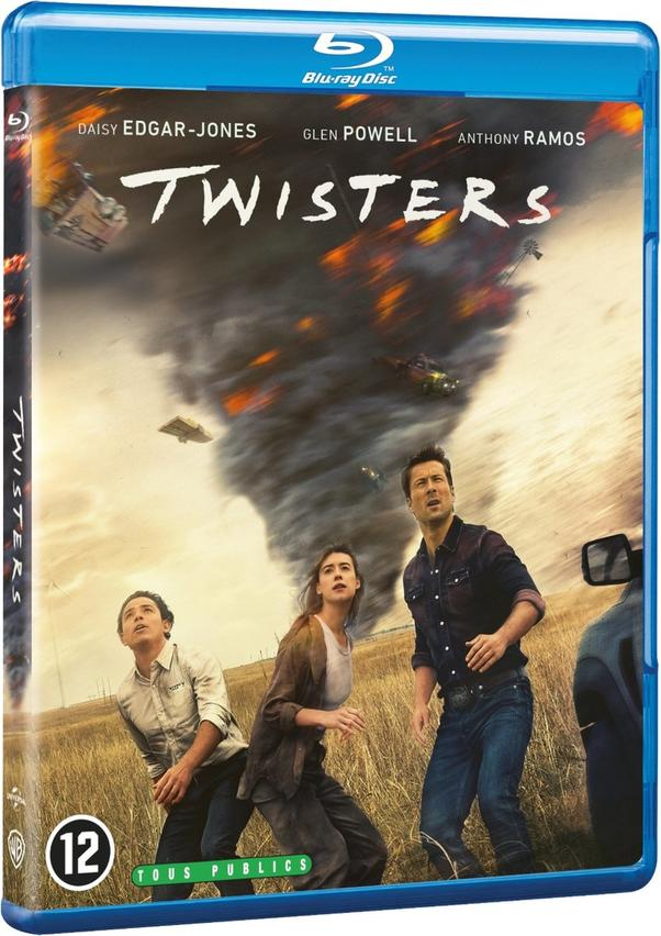 Couverture Blu-ray de 'Twisters', avec trois personnes regardant une tornade. Voitures et débris en arrière-plan.
